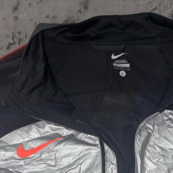Nike Men's Black and Silver Windbreaker - Picture 7 of 7